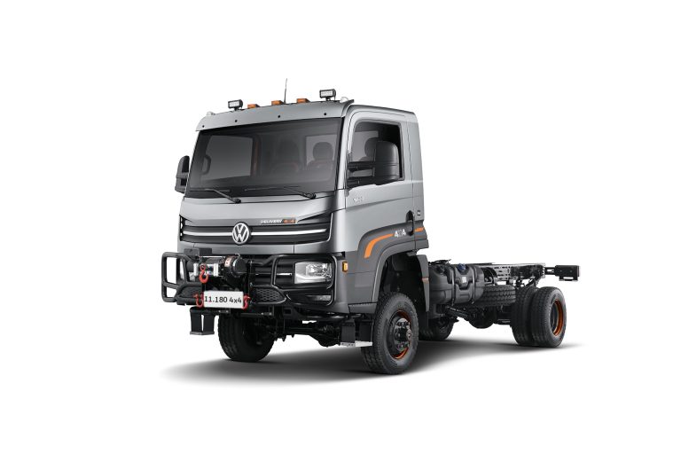 Delivery_11.180_4x4_3_4_Cinza-Moonstone-1-768x512