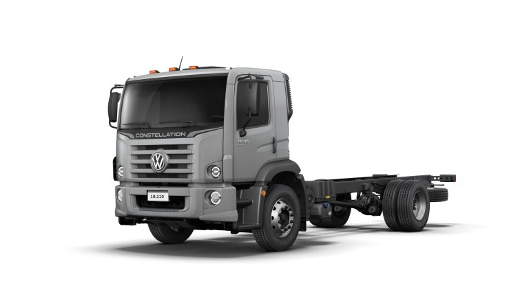 VW__CONS_ROB_18210_CAB-E_34_LEFT_MOONSTONE-768x422